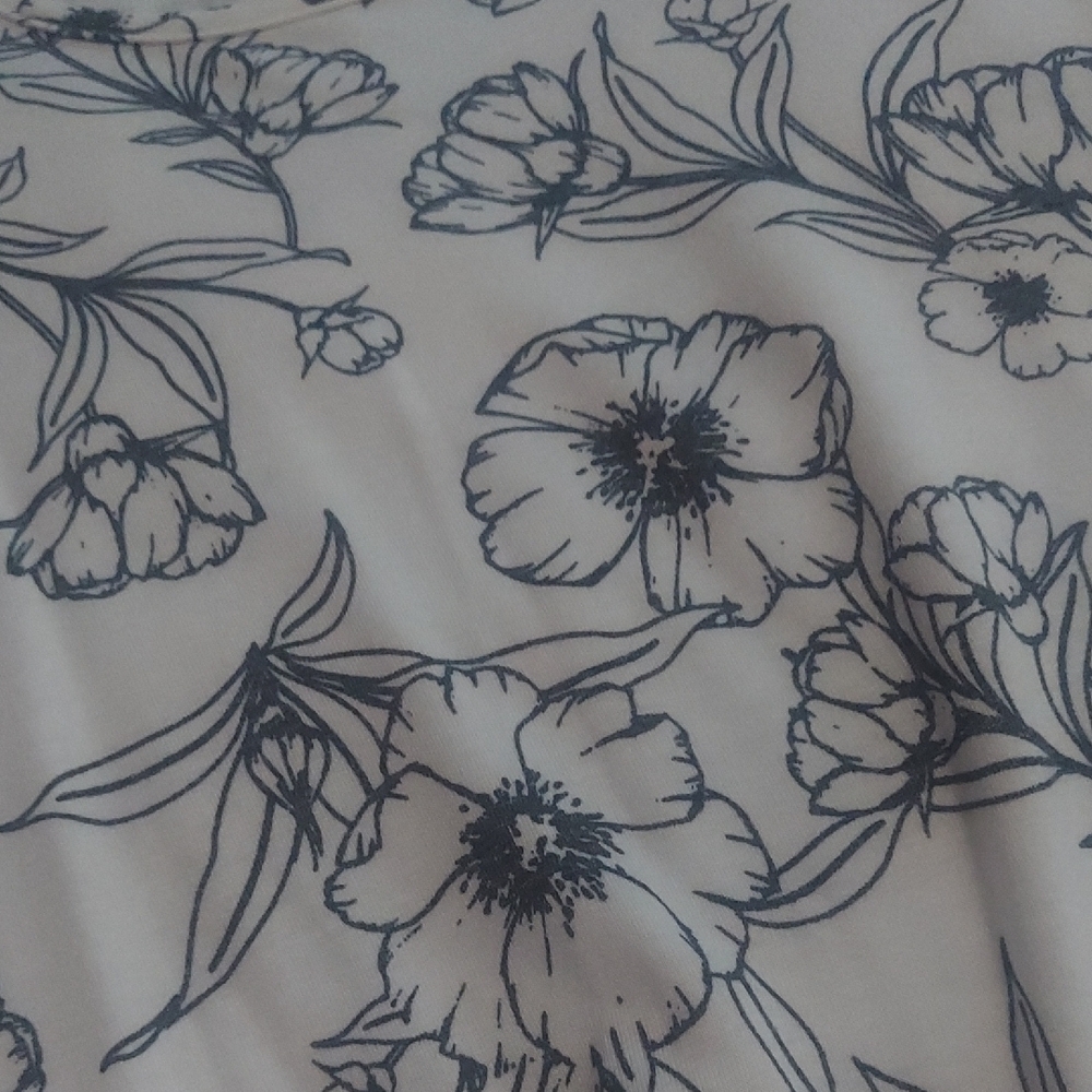 5/$10 Acting Pro White Floral Cold-Shoulder Blouse - Picture 15 of 15